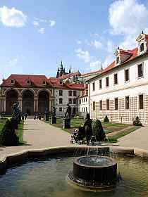 Valdštejnský palác - Průvodce Prahou v němčině
